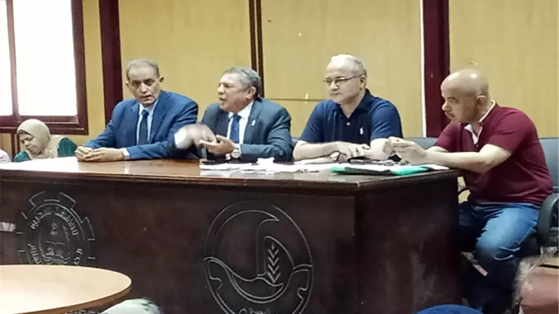 تعليم البحيرة يجتمع مع مسئولي مركز توزيع أسئلة امتحانات الثانوية