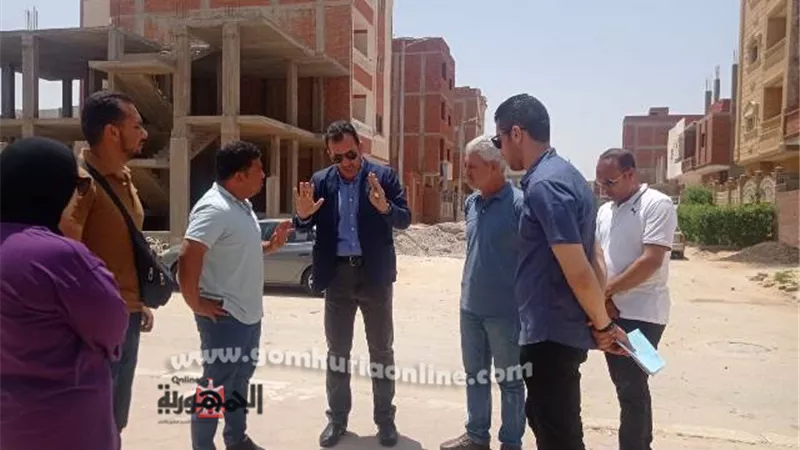 رئيس جهاز العاشر يستمع لشكاوى المواطنين