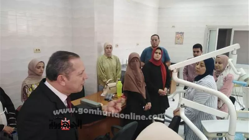 رئيس جامعة دمياط يتفقد عيادة الأسنان بكلية التربية