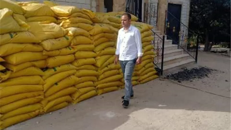 ضبط 5 طن سماد و2000 لتر حمض السلفوتيك سلع مجهولة المصدر بالشرقية