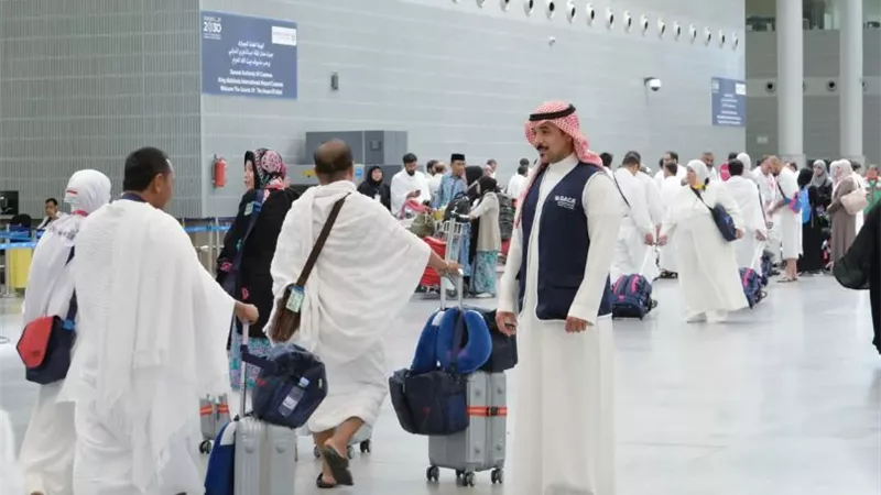 السعودية تبعد 300 ألف شخص من مكة لعدم حملهم تصاريح الحج