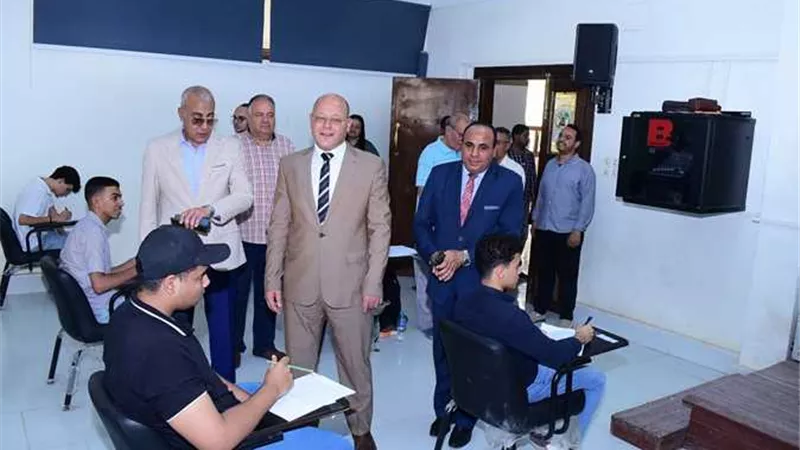 1000 طالب يؤدون الامتحانات بالجامعة الأهلية للتعلم الإلكتروني بسوهاج