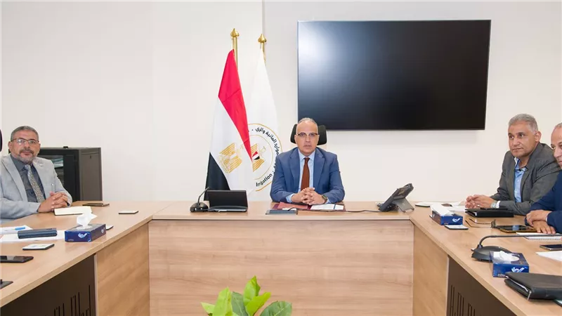 سويلم يوجه بمتابعة الإلتزام بالرى الحديث في الأراضي الرملية