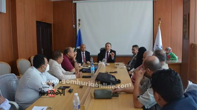 رئيس جامعة دمياط يلتقي بهيئة التدريس بكلية الطب