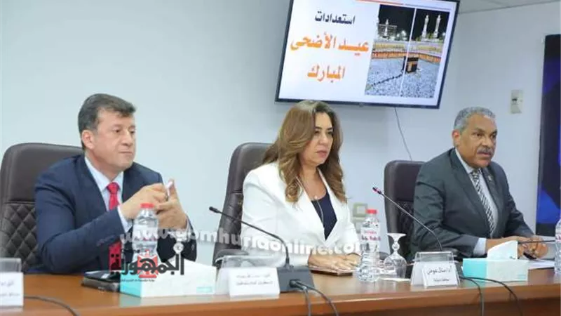 محافظ دمياط تناقش الإستعدادات لإستقبال عيد الأضحى المبارك
