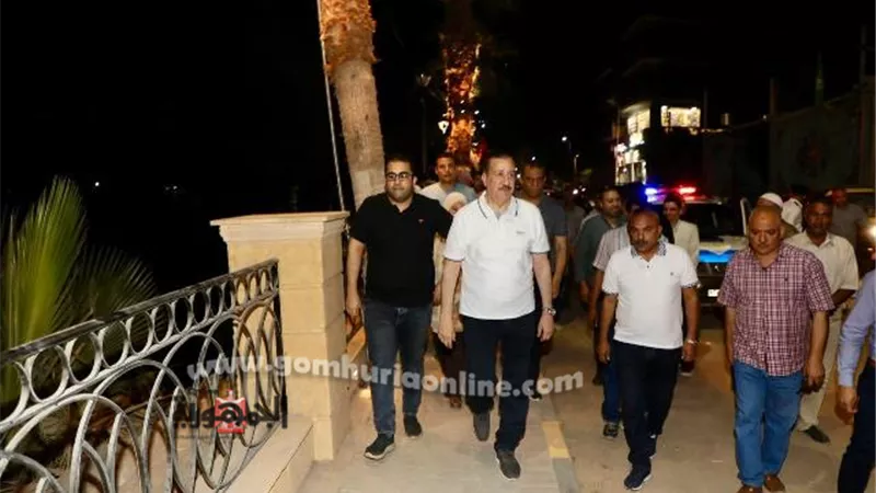 محافظ المنوفية يتفقد بدء رصف محور مروري جديد 