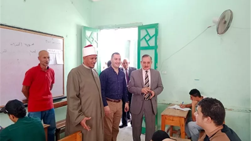 محافظ كفر الشيخ ورئيس المنطقة الأزهرية يتفقدان امتحانات الثانوية