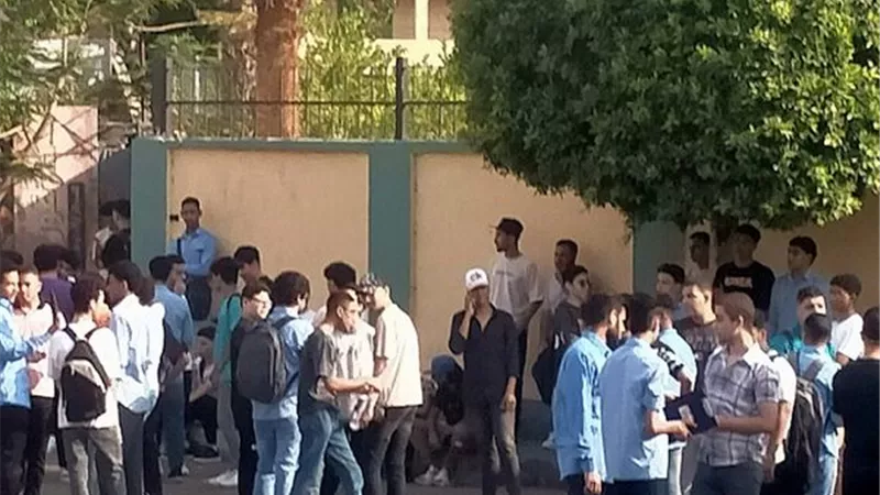 طلاب الثانوية العامة بالإسماعيلية سعداء بإمتحاني الدين والوطنية