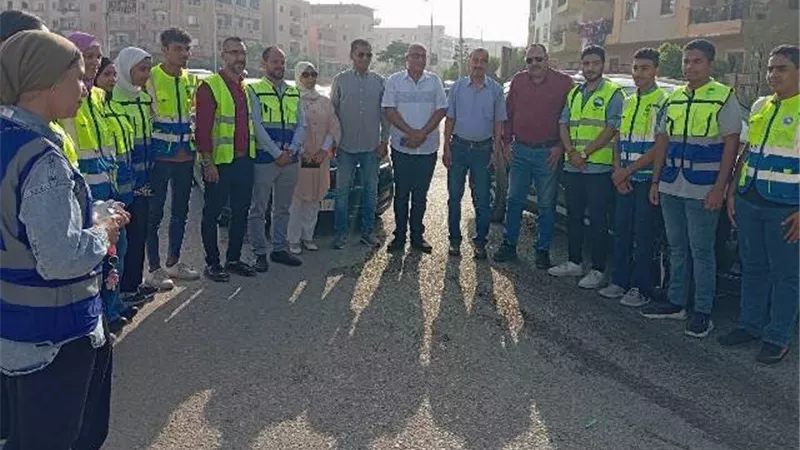 شباب مستقبل وطن بدر يوزعون المياه والهدايا على طلاب الثانوية.. فيديو