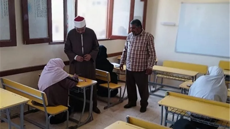 رئيس منطقة سوهاج الأزهرية يتفقد لجان امتحانات الثانوية