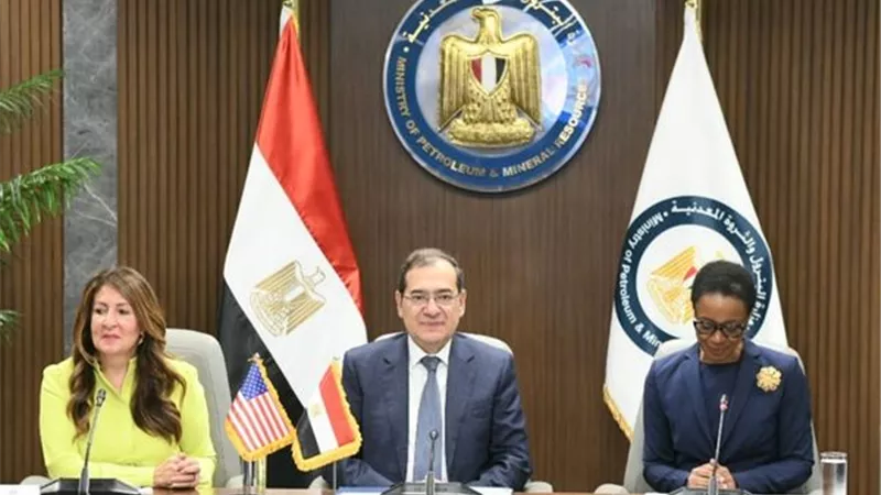 توقيع اتفاقيةمنحة دراسة جدوى بين الإسكندرية للبترول والوكالة الأمريكية