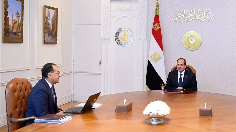 الرئيس السيسي يجتمع بمدبولي ويطلع على تطورات العمل في عدد من الملفات