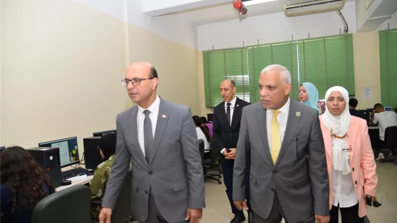 د.المنشاوي يتفقد لجان امتحانات كليتي الحاسبات والذكاء الاصطناعي