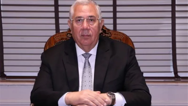 وزير الزراعة يوجه بتكثيف التوعية واصدار الإرشادات للمزارعين