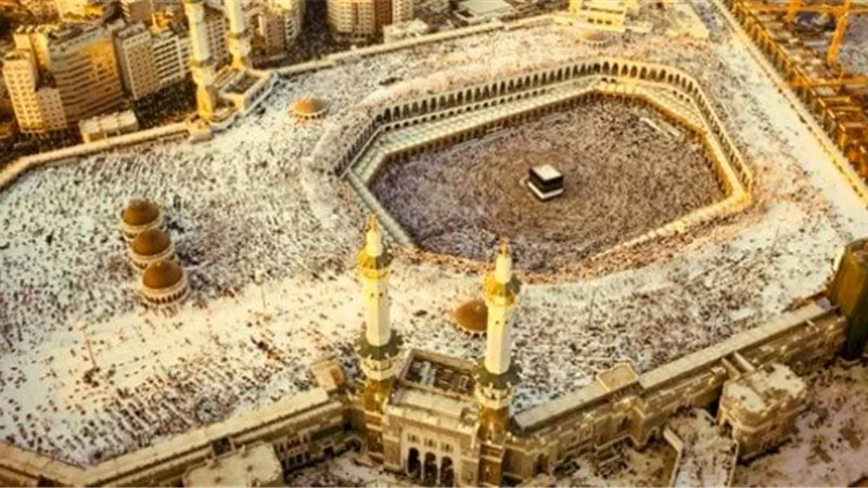 طواف سيدنا رسول الله ﷺ بالبيت حين القدوم