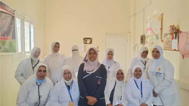 مدير صحة الإسماعيلية تتفقد القافلة الطبية بالسبع آبار