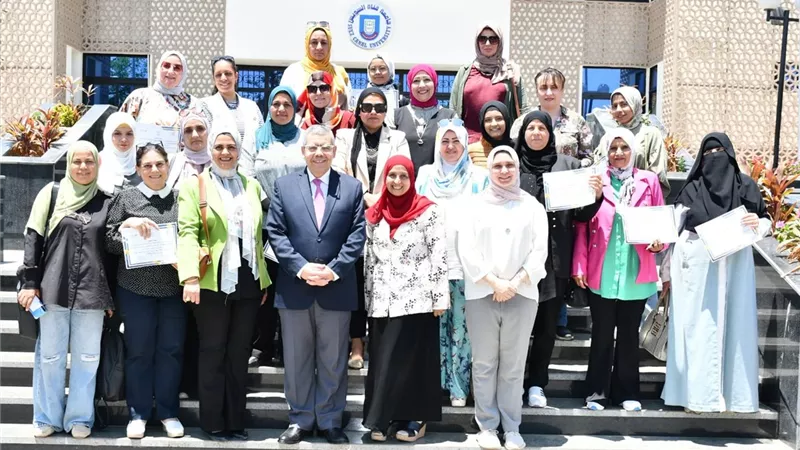 جامعة القناة تكرم خريجات مبادرة 