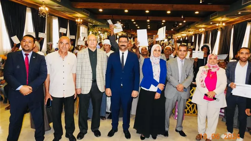 تخريج 250 مزارع بالمدارس الحقلية بالمنيا