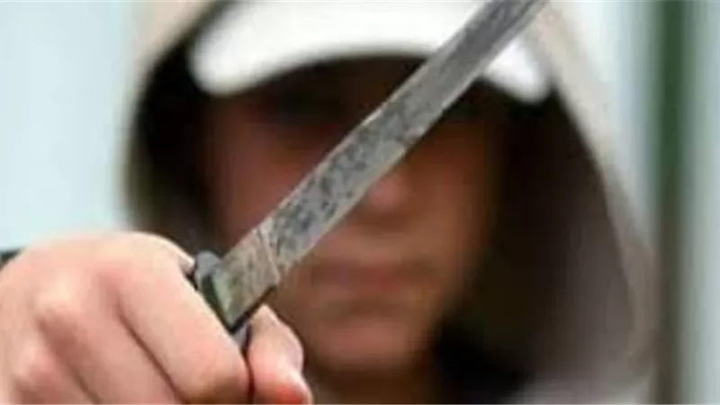 طالب يطعن ميكانيكي بسلاح أبيض بسبب خلافات مالية في أكتوبر