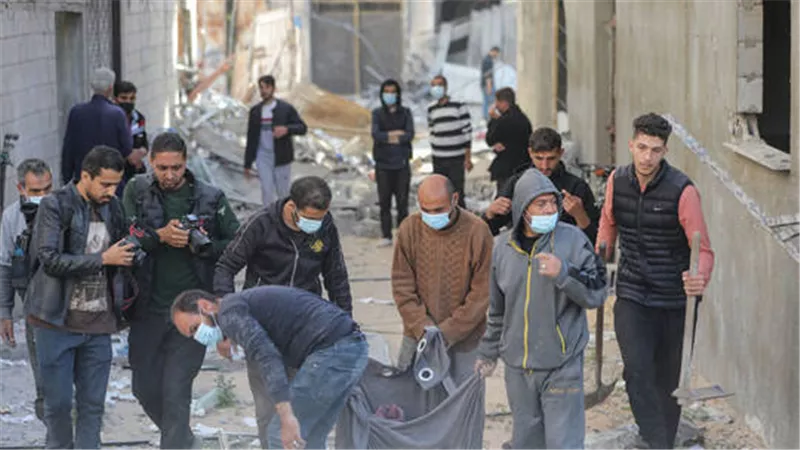 قتلى وجرحى غالبيتهم أطفال في قصف إسرائيلي لمنزل مأهول شمال غزة