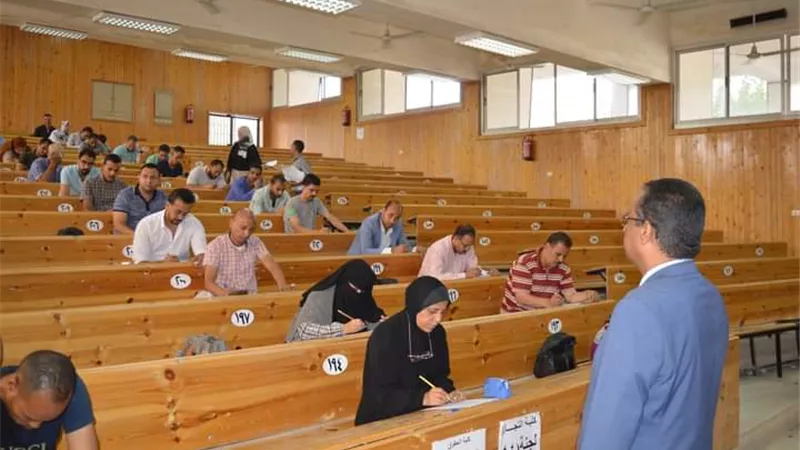 انتهاء امتحانات الفصل الدراسى الثانى بكلية الحقوق بقنا