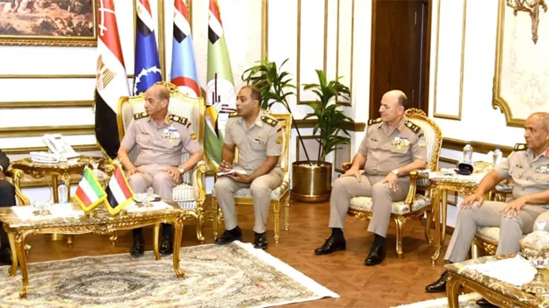 القائد العام للقوات المسلحة يلتقى النائب الأول لرئيس جمهورية غينيا الإستوائية