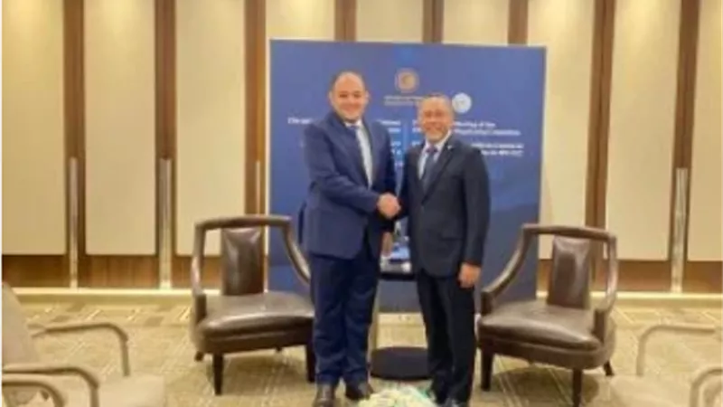 وزير التجارة يبحث مع نظيره الإندونيسي تعزيز التعاون بين البلدين