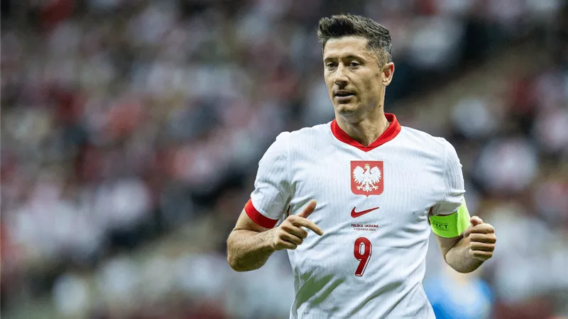 المنتخب البولندى..استبعاد ليفاندوفسكى من مباراة هولندا بأمم أوروبا