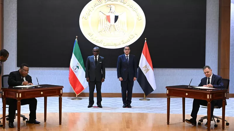 رئيس الوزراء ونائب رئيس غينيا الاستوائية يشهدان توقيع مُذكرة تفاهم في مجال التعاون الأمني