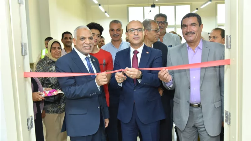 رئيس جامعة أسيوط يفتتح المكتبة الرقمية المركزية بجامعة أسيوط