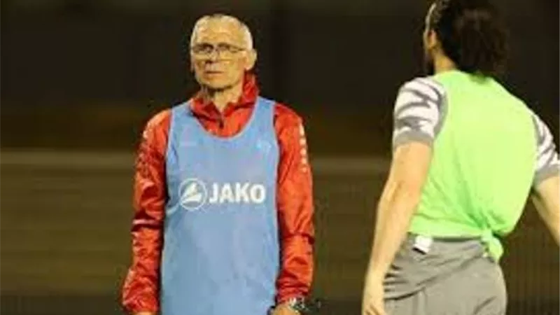 بعد السقوط بخماسية أمام اليابان..كوبر يستقيل من تدريب منتخب سوريا