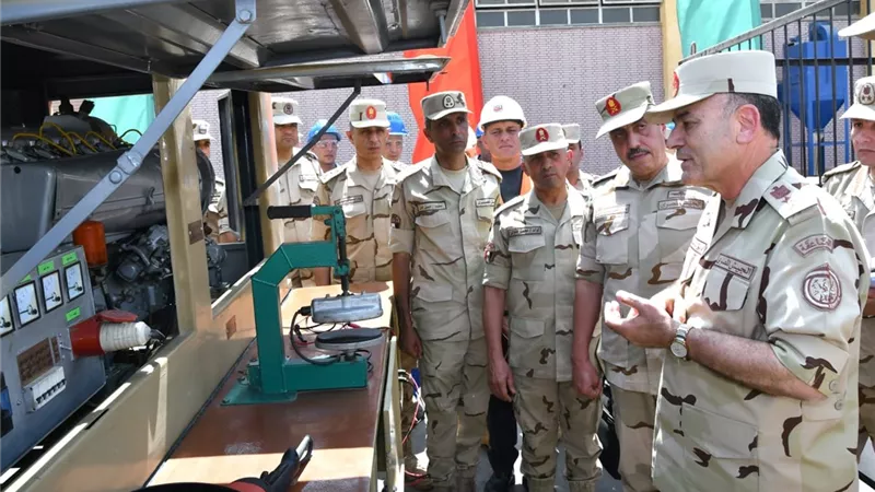 رئيس أركان حرب القوات المسلحة يتفقد إحدى الوحدات الفنية التابعة لإدارة المدرعات