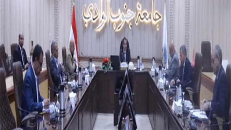 رئيس جامعة جنوب الوادى يترأس لجنة اختيار القيادات الجامعية