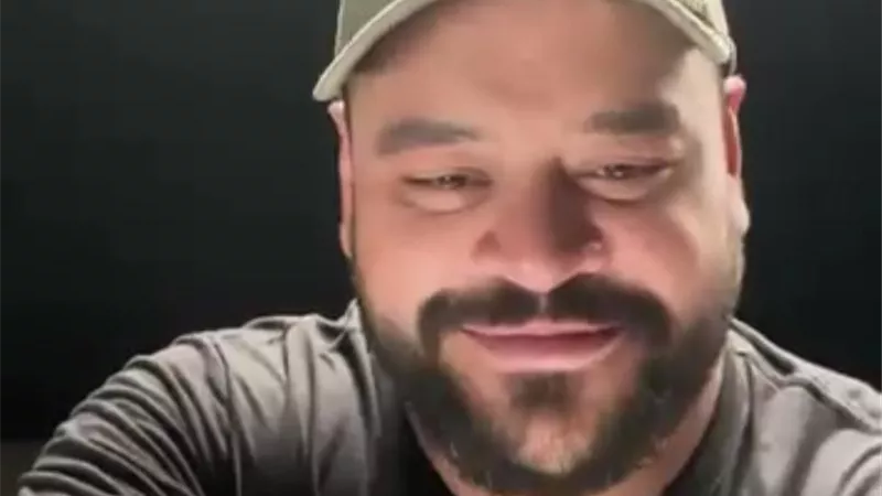 محمد ممدوح يروج لـ 