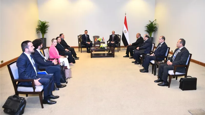 الرئيس السيسي يلتقي رئيس وزراء إسبانيا على هامش المؤتمر الدولي للاستجابة الإنسانية الطارئة لغزة