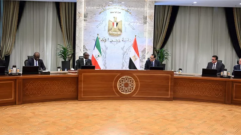 رئيس الوزراء ونائب رئيس غينيا الإستوائية يترأسان جلسة مباحثات