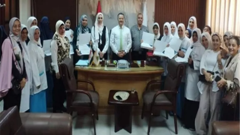 الدخاخني يكرم العاملين المتميزين بمستشفيات جامعة بنها.. صور