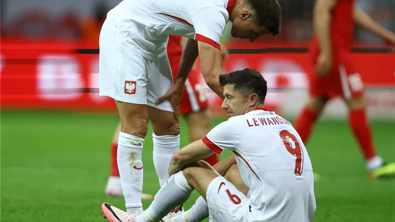 طبيب المنتخب البولندى يعلن غياب ليفاندوفسكي عن مواجهة هولندا
