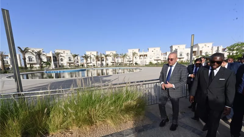 نائب رئيس غينيا يبدى إعجابه الشديد بمشروعات العاصمة الإدارية