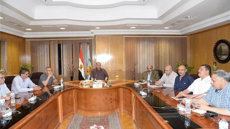 محافظ أسيوط يناقش الاستعدادات النهائية لاستقبال عيد الأضحى المبارك