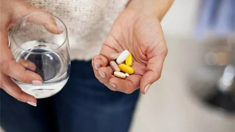 احذر..عادة عند تناول المكملات الغذائية تدمر صحة العظام