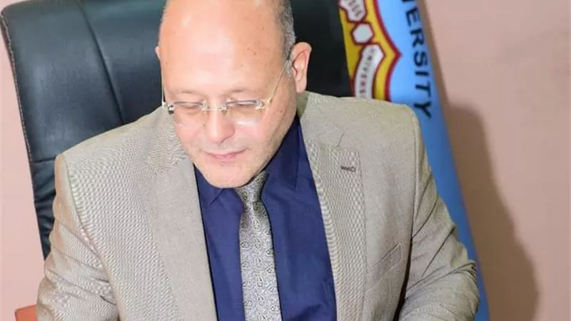 رئيس جامعة سوهاج يقرر صرف مكافأة للعاملين بمناسبة عيد الاضحي