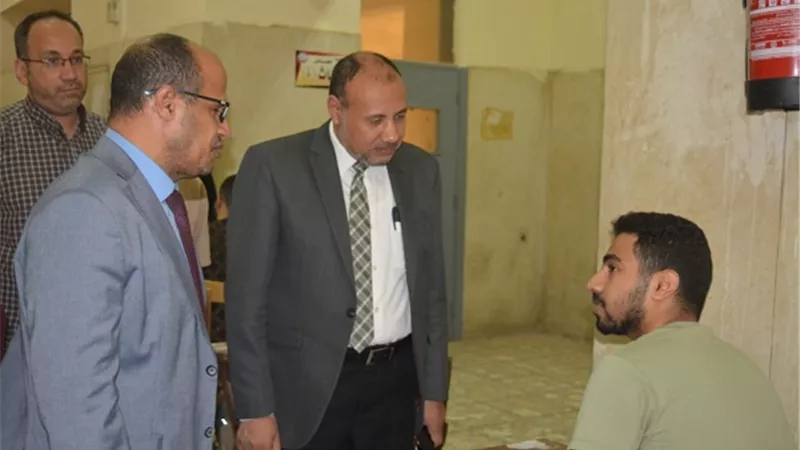 نائب رئيس جامعة الأزهر يواصل تفقد لجان امتحانات كلية الطب بأسيوط