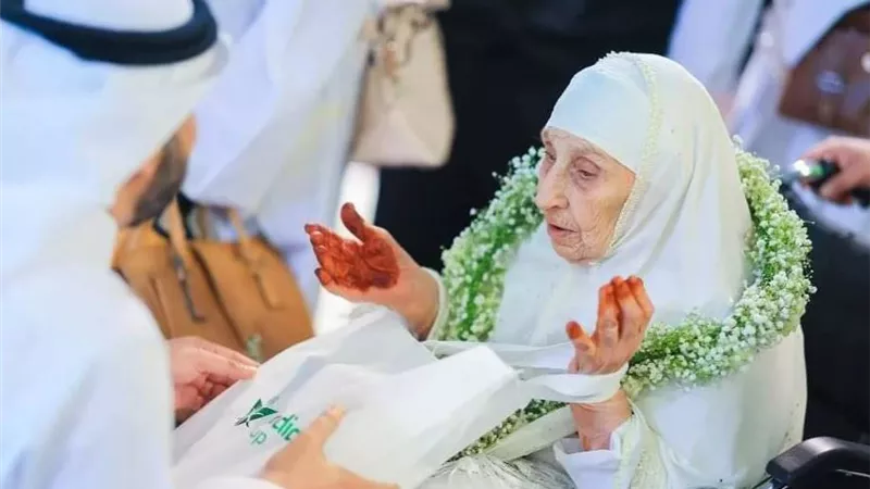 عمرها 130عامًا .. وصول أكبر معمرة للأراضى المقدسة لأداء مناسك الحج