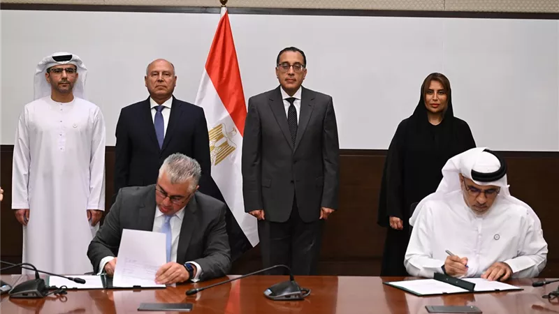مدبولي يشهد توقيع العقد النهائي بين موانئ البحر الأحمر ومجموعة أبوظبي