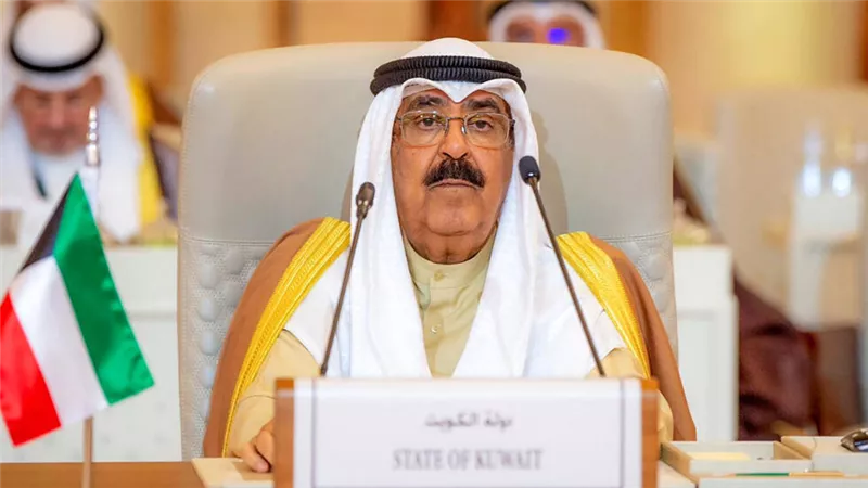 أمير الكويت يوجه بمحاسبة المسئولين عن حريق المنقف