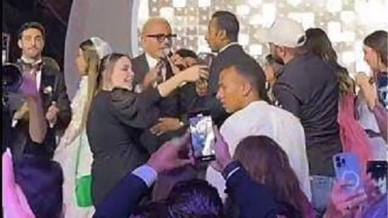 موعد أولى جلسات محاكمة عمرو دياب بتهمة صفع شاب