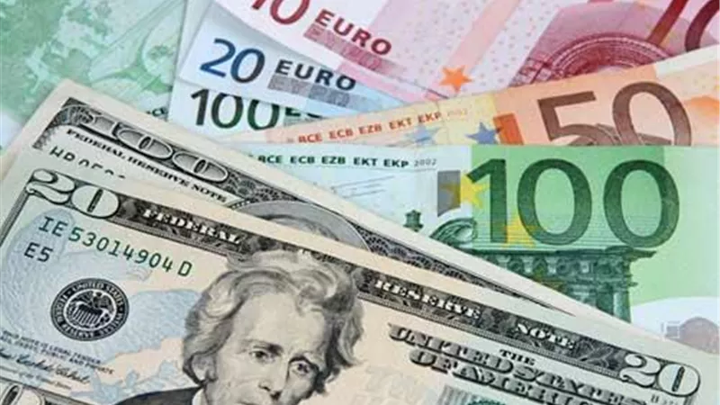 بورصة موسكو توقف رسميا التداول بالدولار واليورو.. ماذا يعني القرار؟