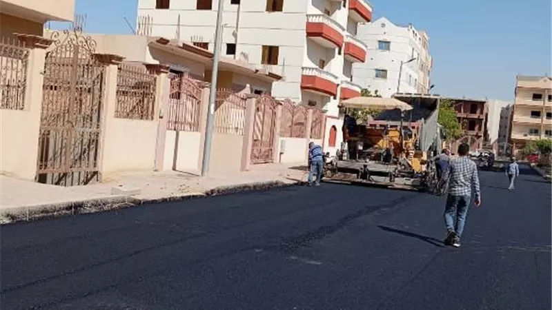 جهاز بدر يعلن أحدث مشروعات الطرق الجديدة داخل أهم الأحياء بالصور