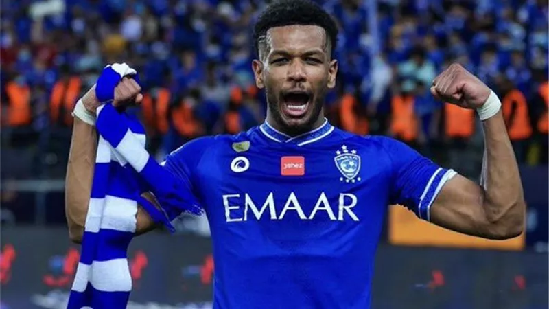 رسميا .. إيقاف البليهى نجم الهلال السعودى وتغريمه لسوء السلوك